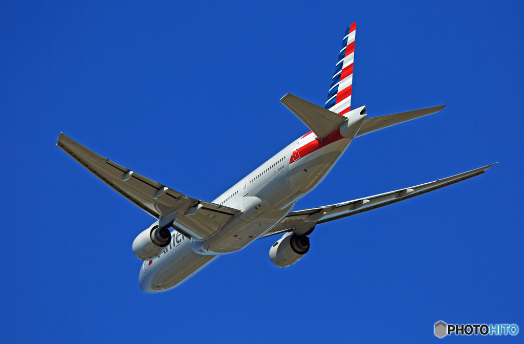 [青い空]　American 777-223 N782AN 出発 