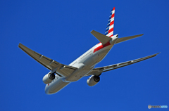 [青い空]　American 777-223 N782AN 出発 