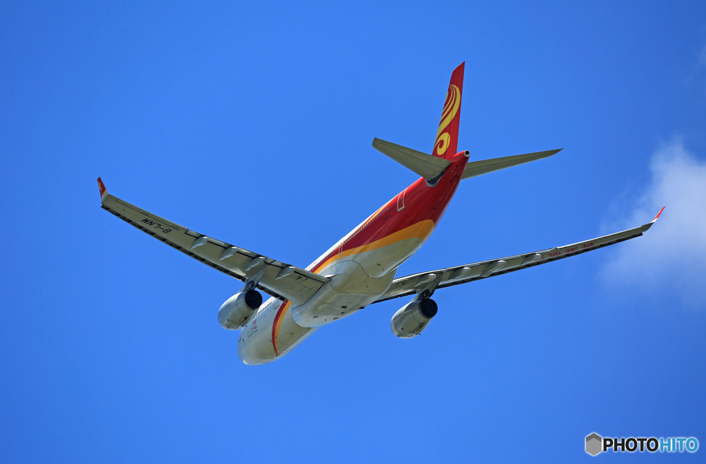 「青が好き」 香港航空 A330-343 B-LNM 離陸