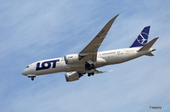 出発 LOT 787-8 SP-LRA