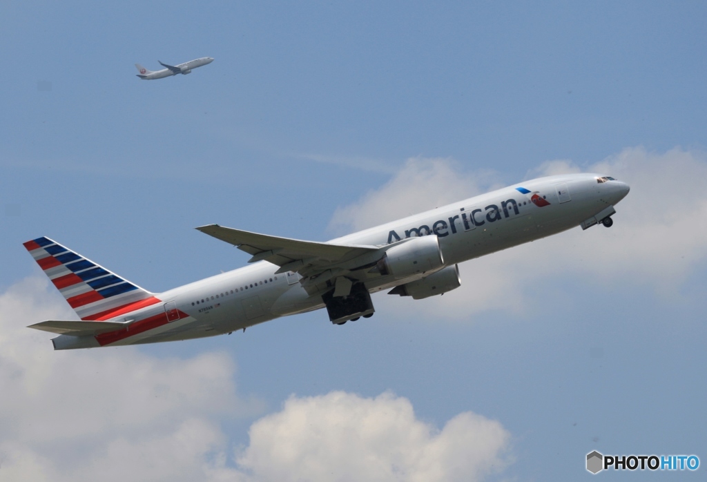 出発　American 777-223