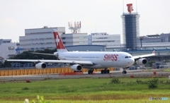 出発　SWISS A340-313