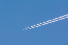 ひこうき雲の先頭