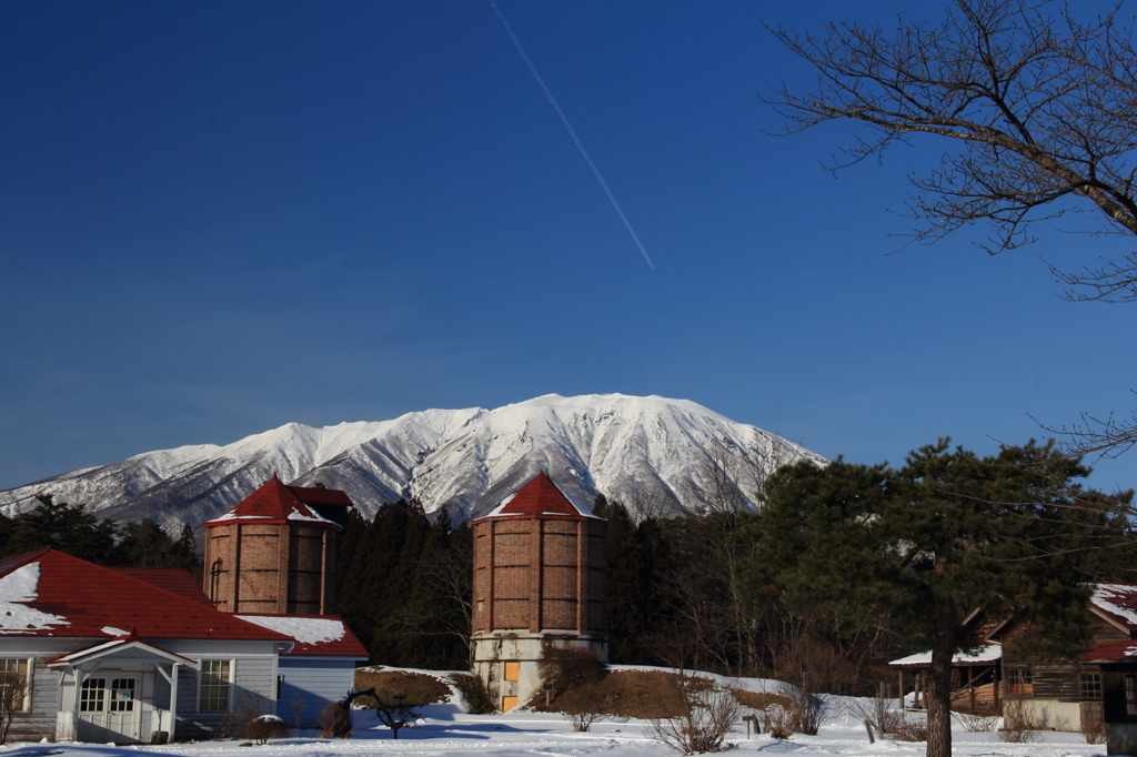飛行機雲 - 岩手山