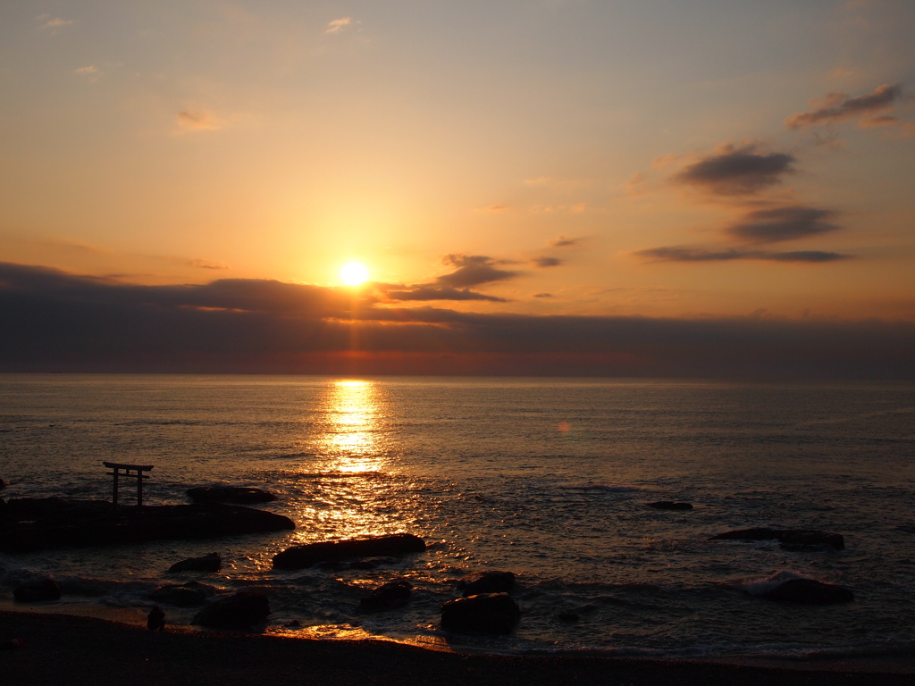 夕日と鳥居