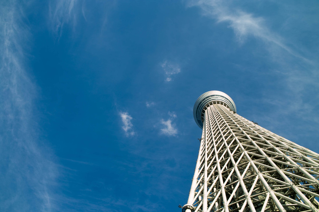 東京スカイツリーと青空、顔に見える雲と（爆）