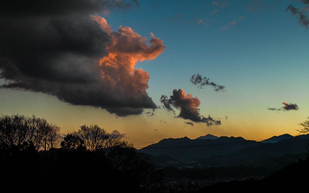 2012最後の夕陽を浴びる雄大な雲2
