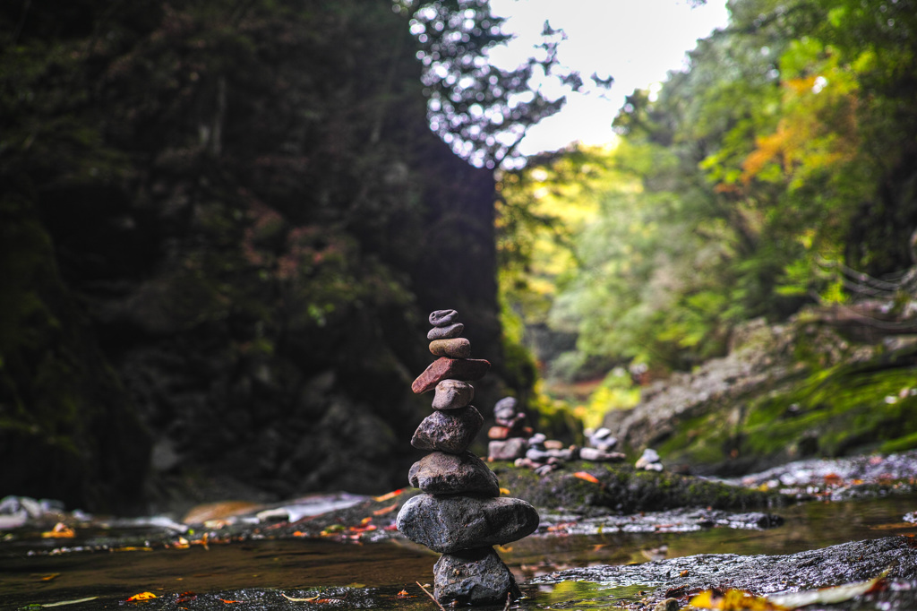 願いの石積み