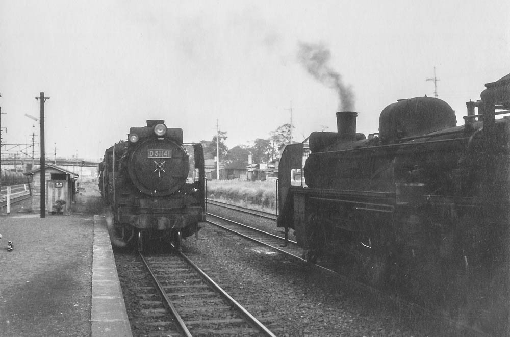 蒸気機関車がすれ違っていた昭和40年代初頭の八高線拝島駅
