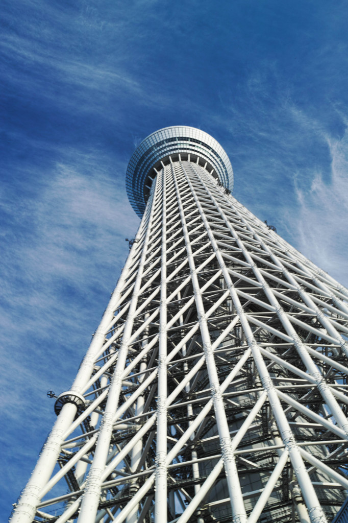 東京スカイツリーと青空と雲