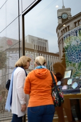 ショウインドウの時計塔