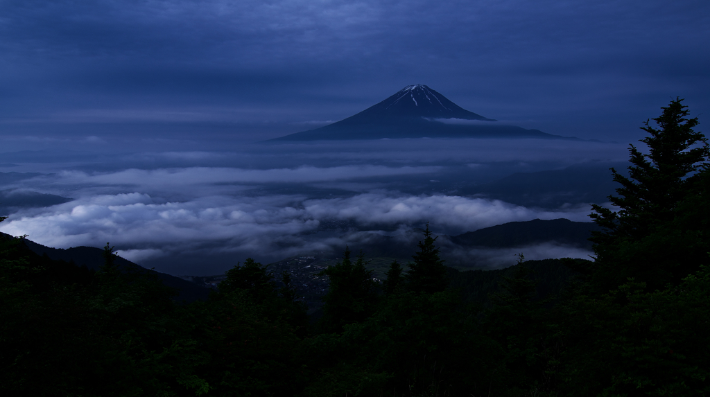 蒼き霊峰