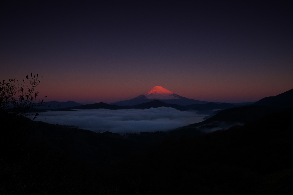 染め上がる夜明け