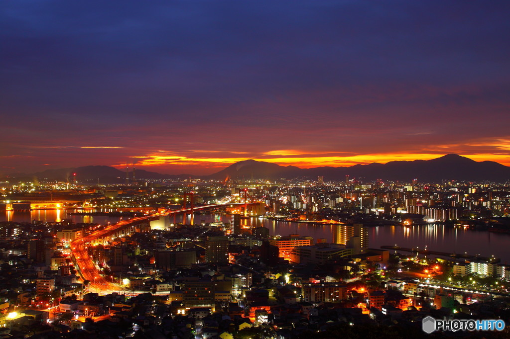 若戸大橋夜明け前