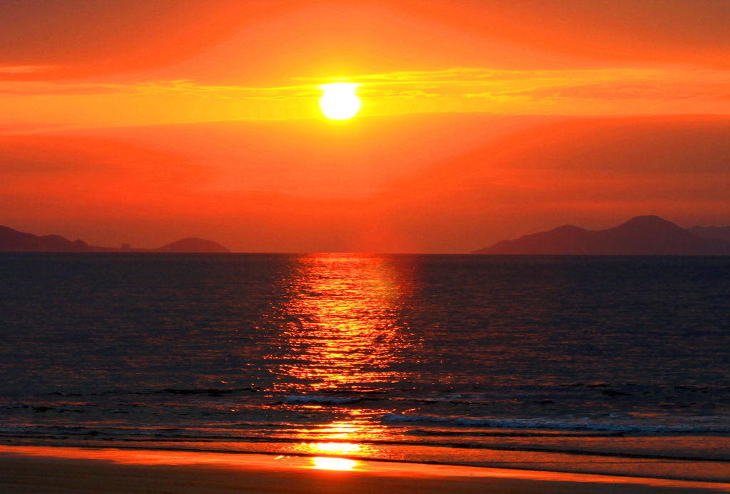 岩屋の夕日