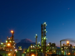 工場夜景と富士山