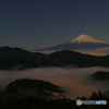 月明かりに浮ぶ