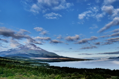 山中湖パノラマ台で富士山と雲海