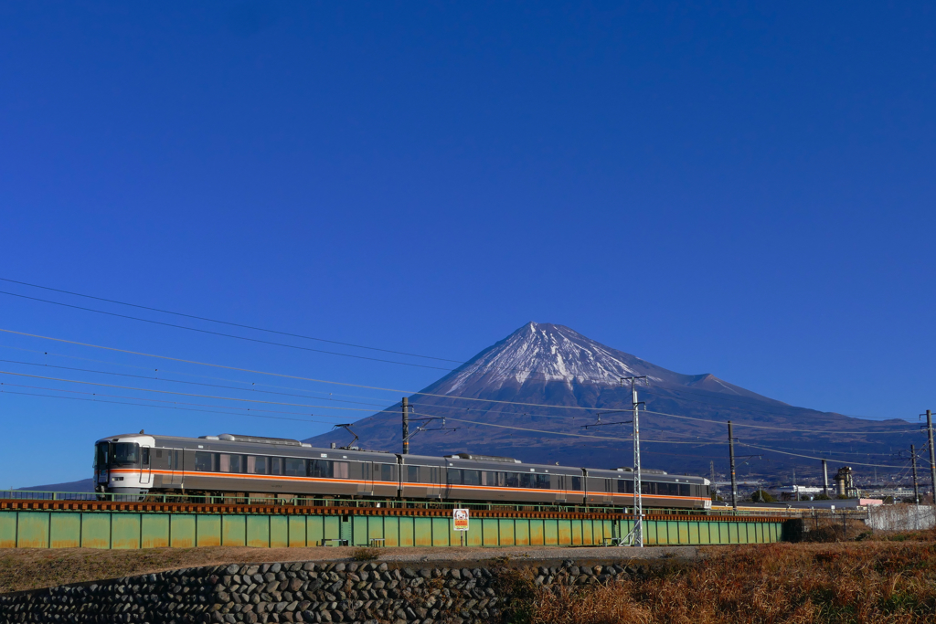 2018年ワイドビューふじかわと富士山
