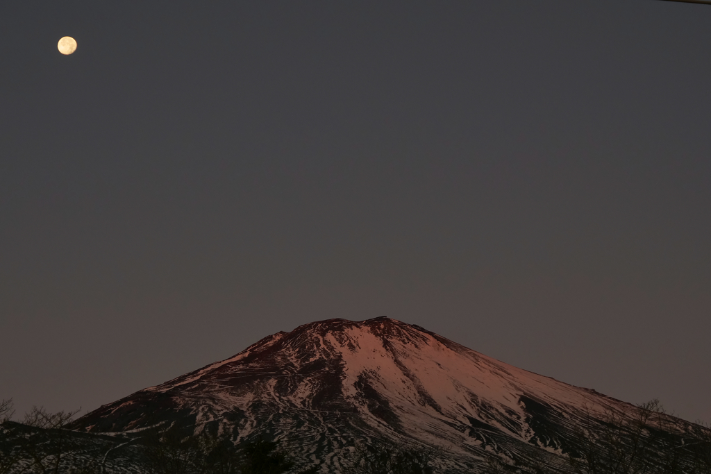 満月と富士山