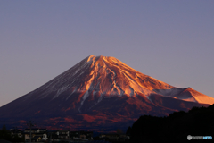朝焼けの富士山
