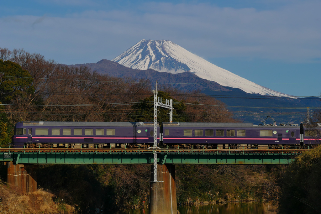 ジョイフルトレイン　華と富士山