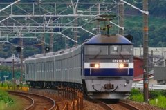 新車を運ぶ
