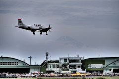 静浜基地　航空祭　　T7と富士山