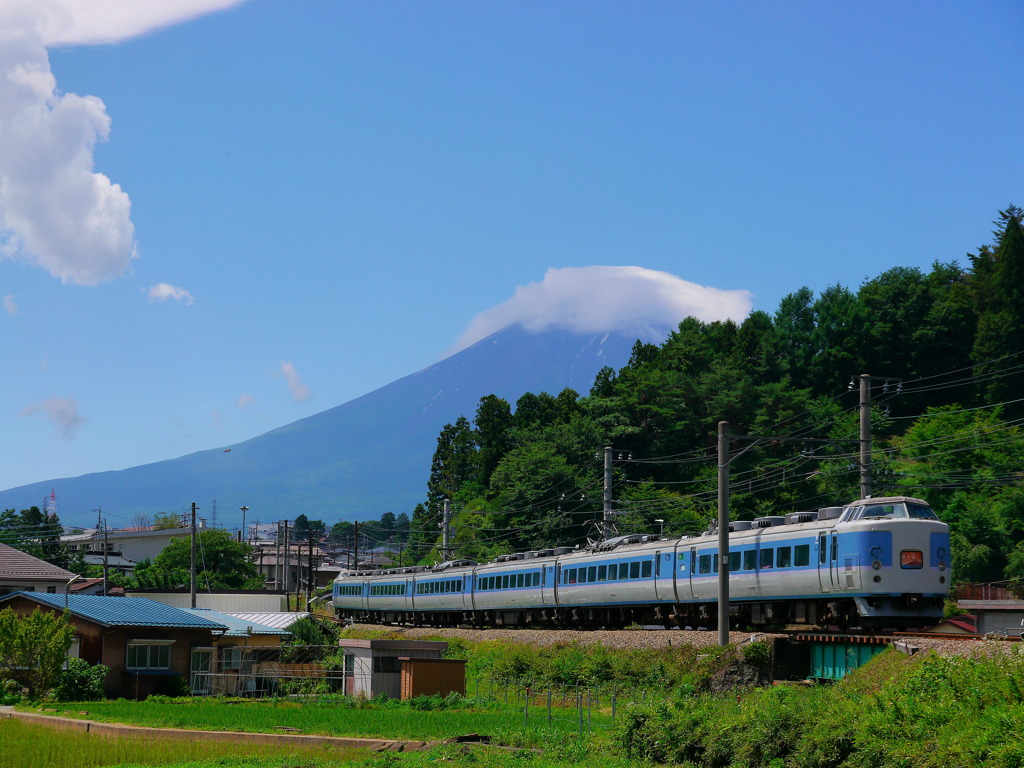 富士急行　　富士山　ホリデー快速富士山号