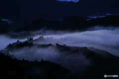 山の朝
