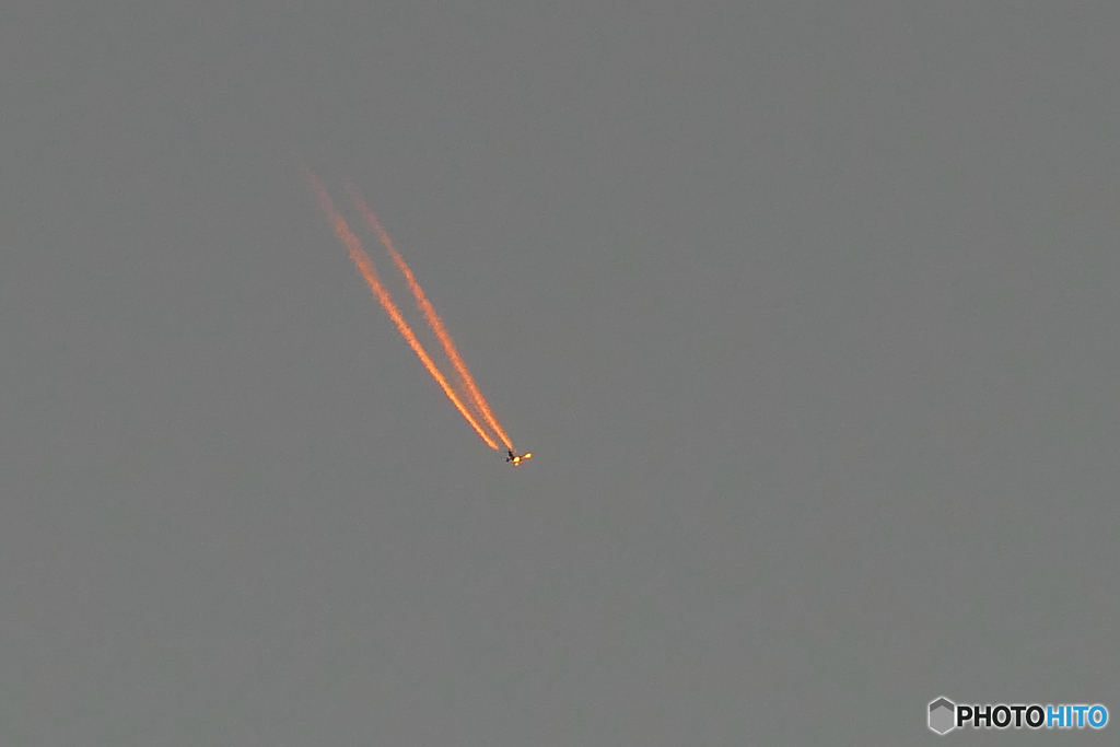 夕日・・飛行機雲