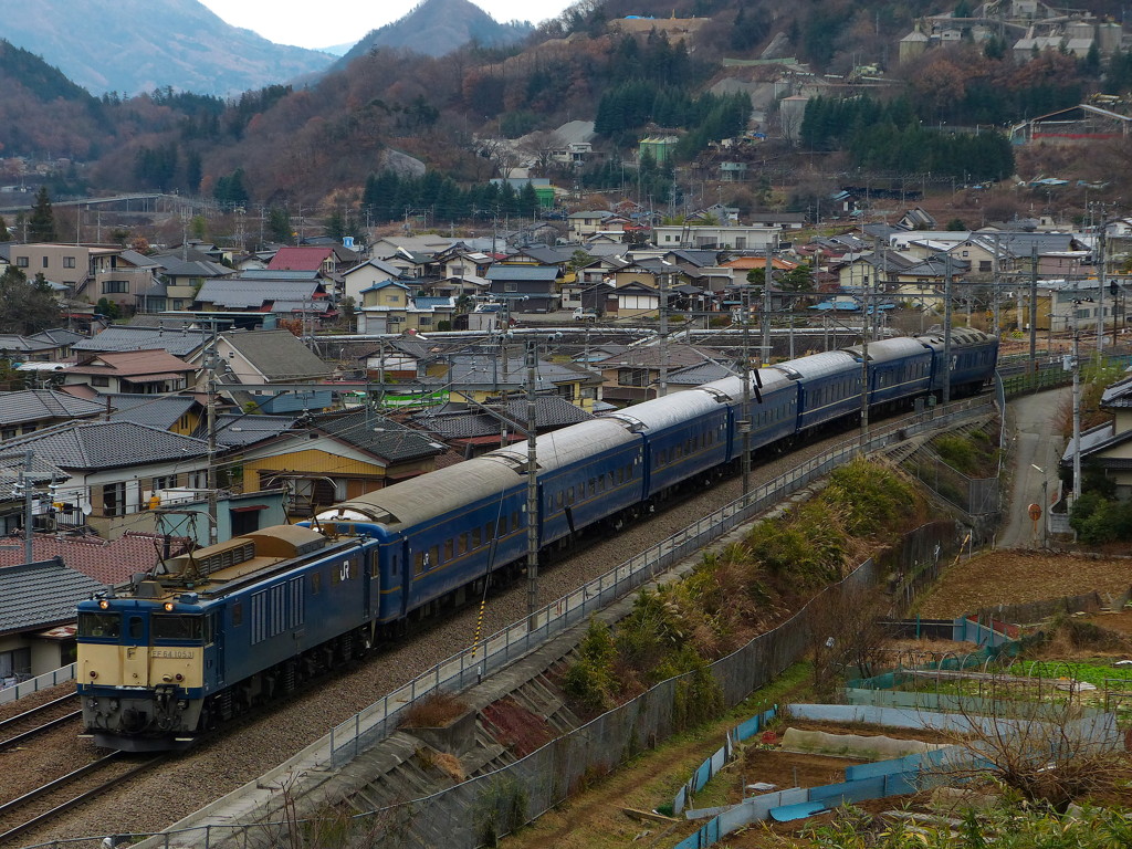 中央線を行くブルトレあおもり