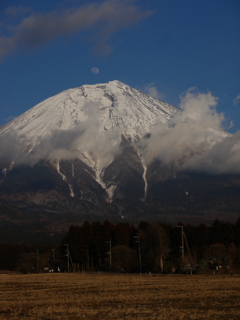 富士山と月
