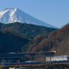 初狩で富士山とスーパーあずさ