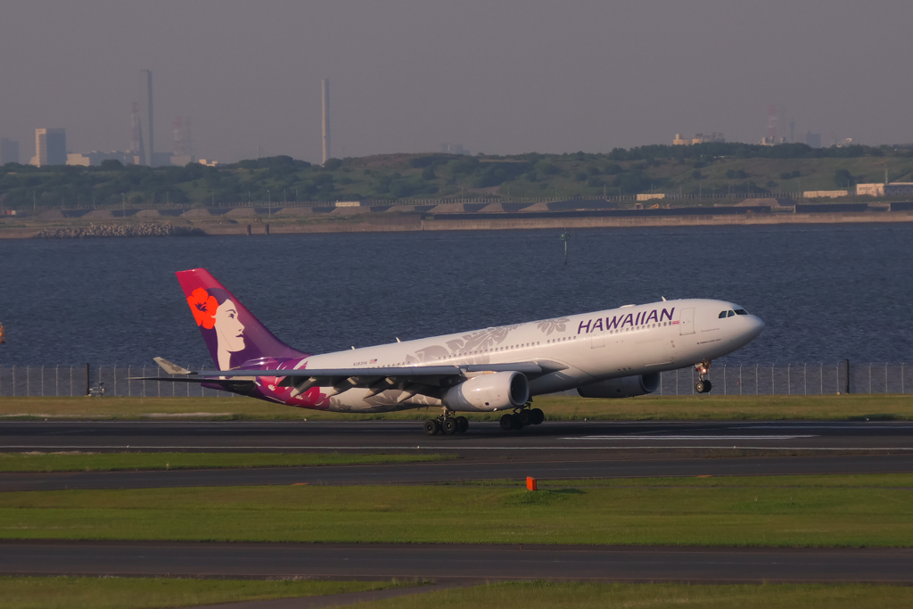 羽田空港　　ハワイアン航空