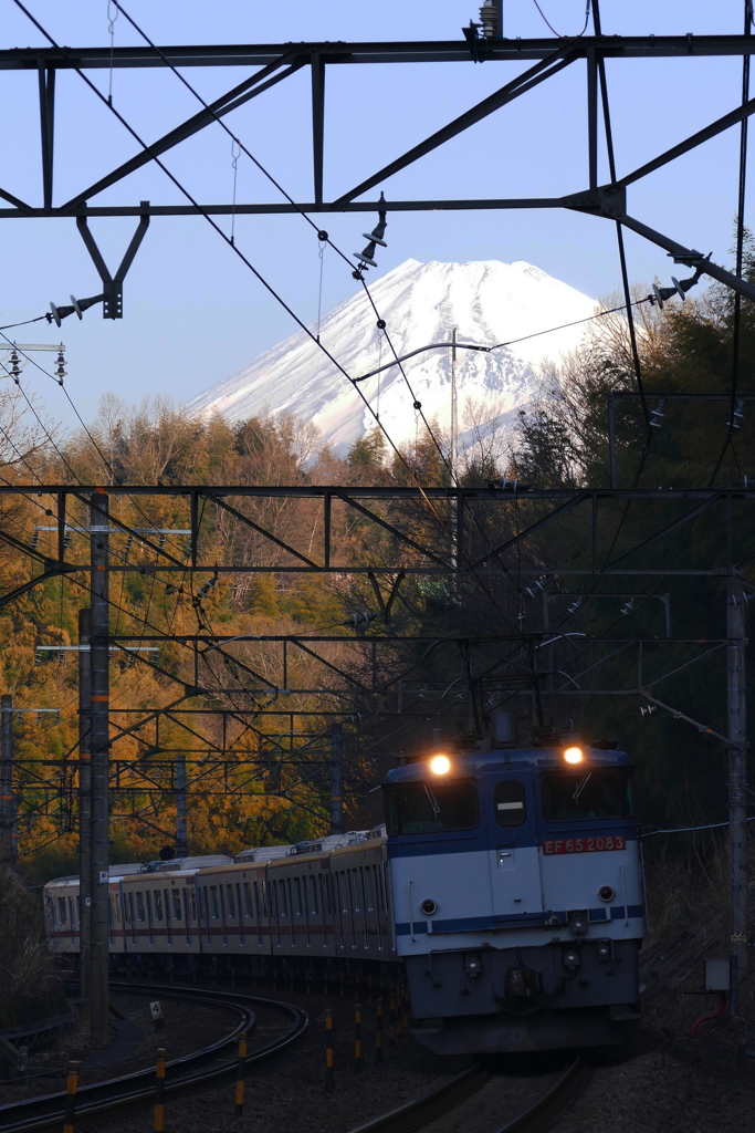 東武鉄道７００００系甲種と富士山