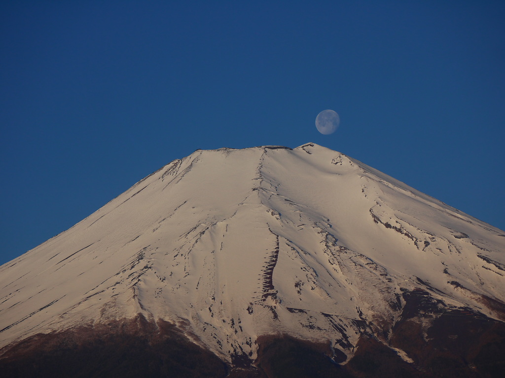 月と富士山