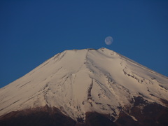 月と富士山