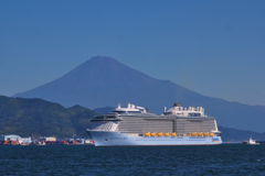クァンタム・オブ・ザ・シーズ入港