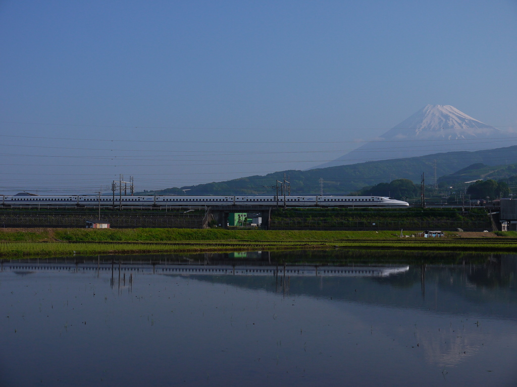 Ｎ７００系と富士山