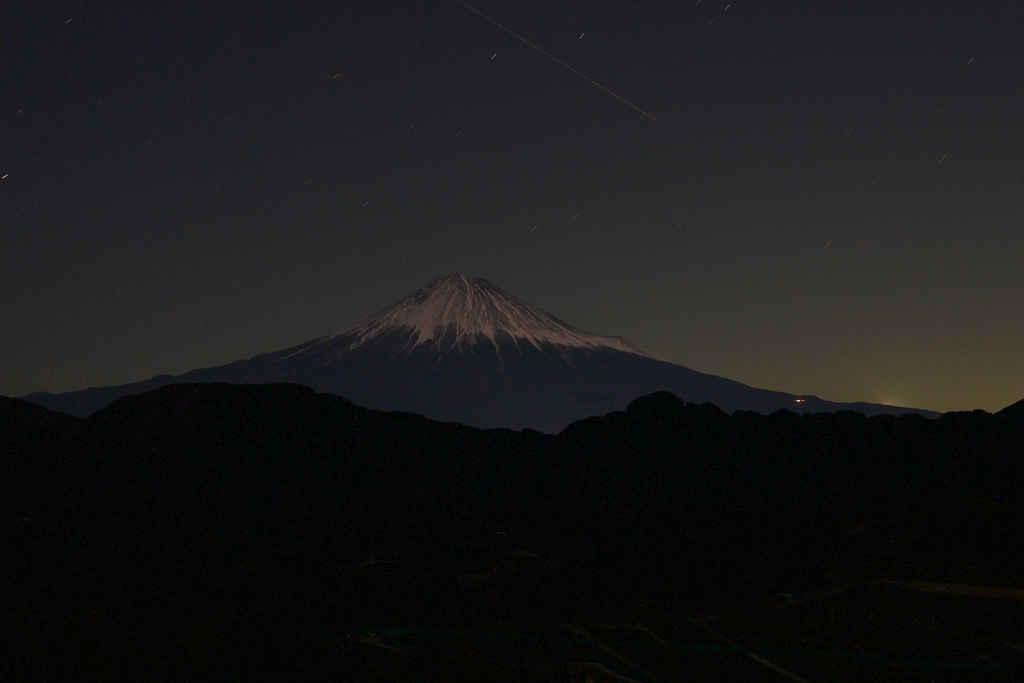 月明かりに富士山