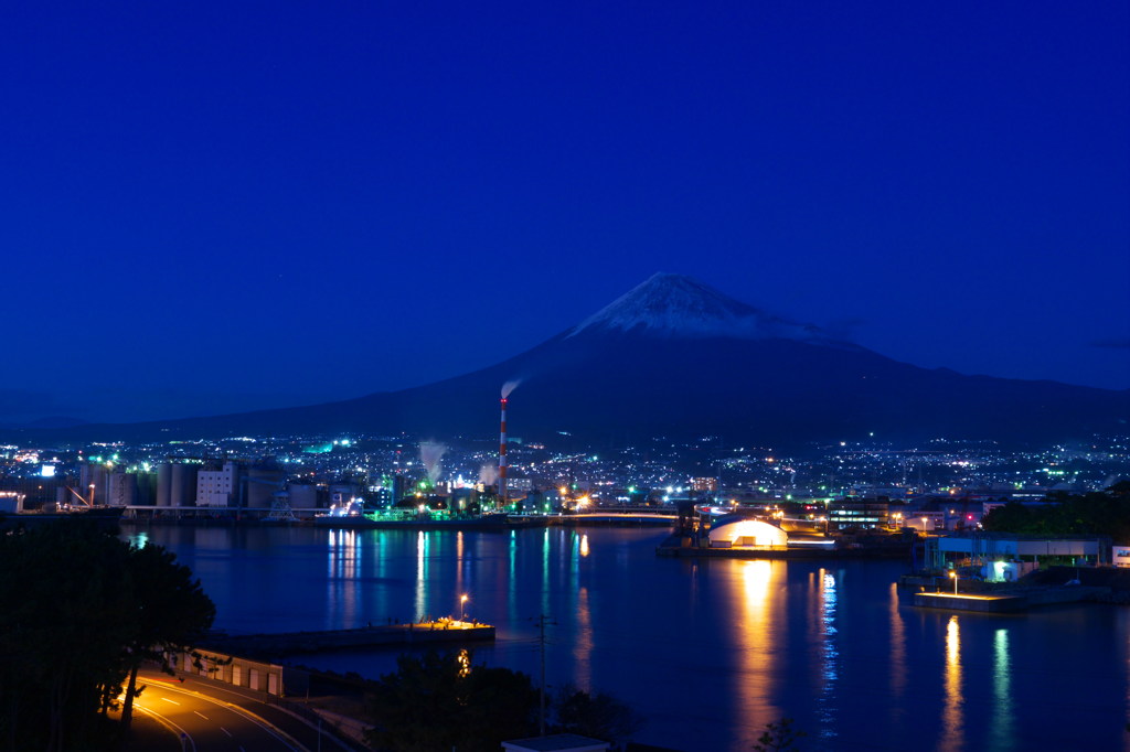 田子の浦港から富士山