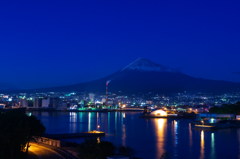 田子の浦港から富士山