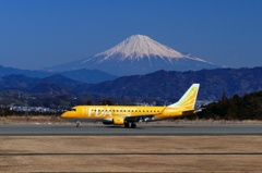 静岡空港で富士山とFDA