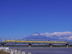 ドクターイエローと富士山