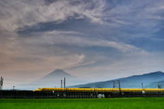 ドクターイエローと富士山