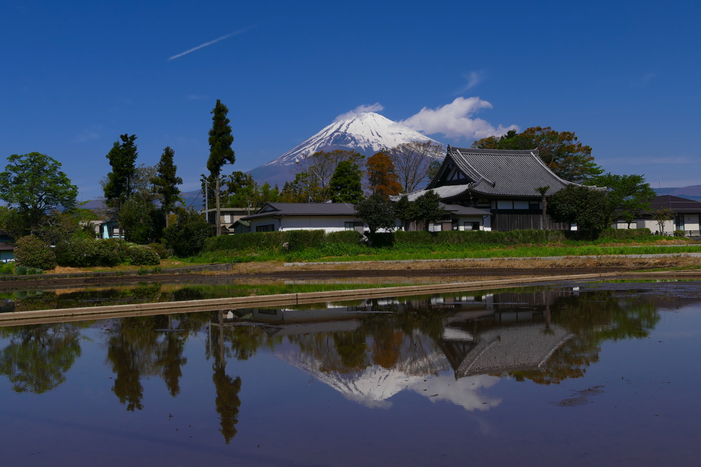 里山の逆さ富士