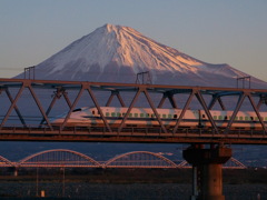 700系と富士山