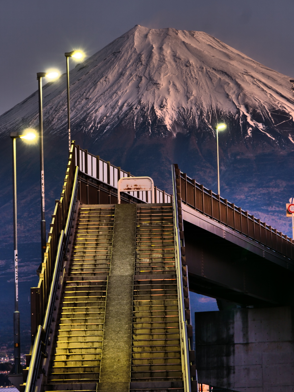 日の出前　夢の大橋