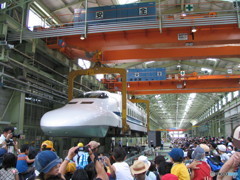 過去画像　浜松工場　車体上げ